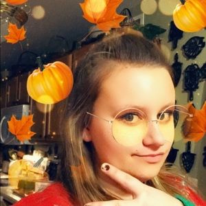 Meet your Posher, Daphne